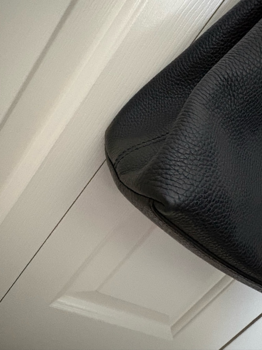 Gucci Black Soho Leather Shoulder Bag with Gold Chain - Picture 4 of 10